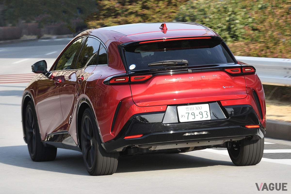 トヨタ「クラウン・スポーツ」のPHEV仕様「RS」グレードは、圧倒的な加速を味わえるスポーティモデル