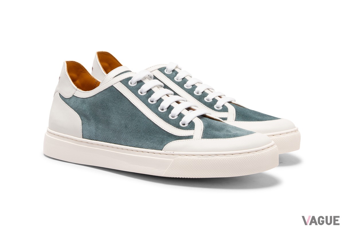 「Men’s Canvas Suede Calf Sneakers」グリーンブルー。スエードだがキャンバス風の質感に仕上げられスニーカーとは好相性。