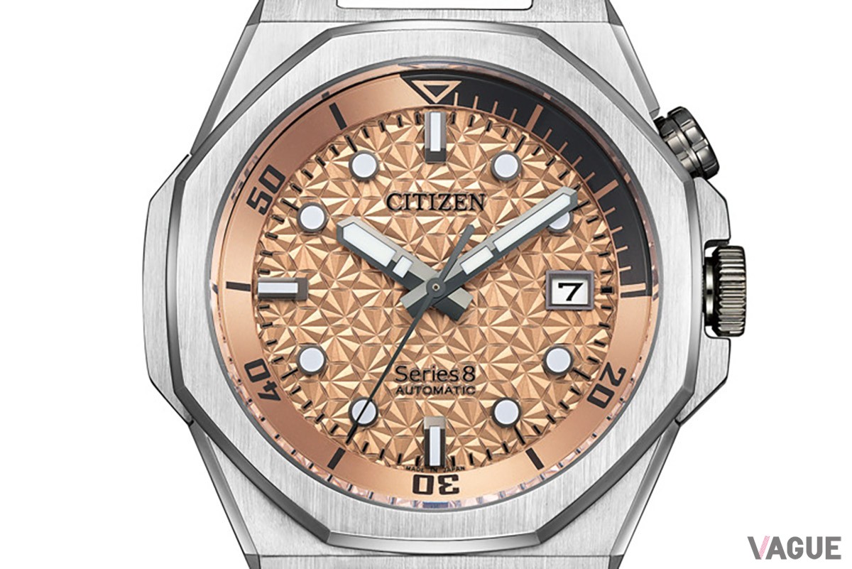 咲き誇る桜の花をイメージした限定モデル「NB6066-51W」（19万8000円、消費税込）。カッパーピンク×グレーの洗練された配色にもセンスが光る