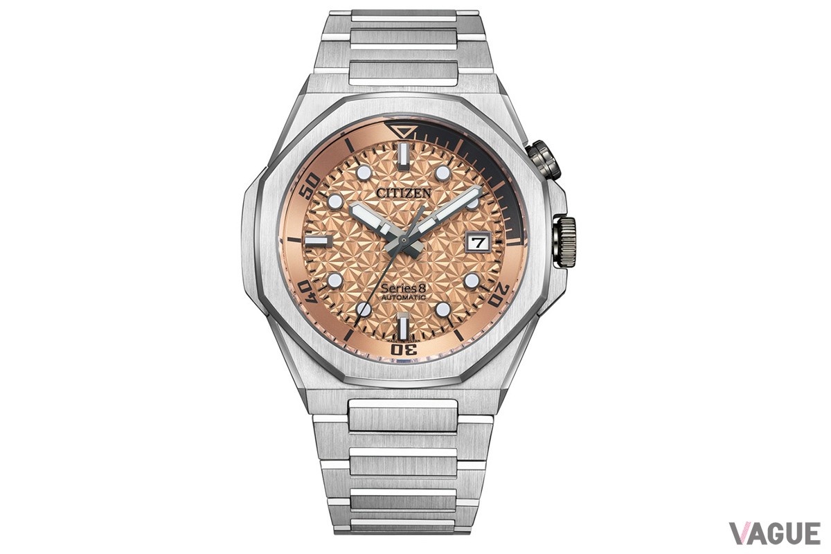 咲き誇る桜の花をイメージした限定モデル「NB6066-51W」（19万8000円、消費税込）。カッパーピンク×グレーの洗練された配色にもセンスが光る