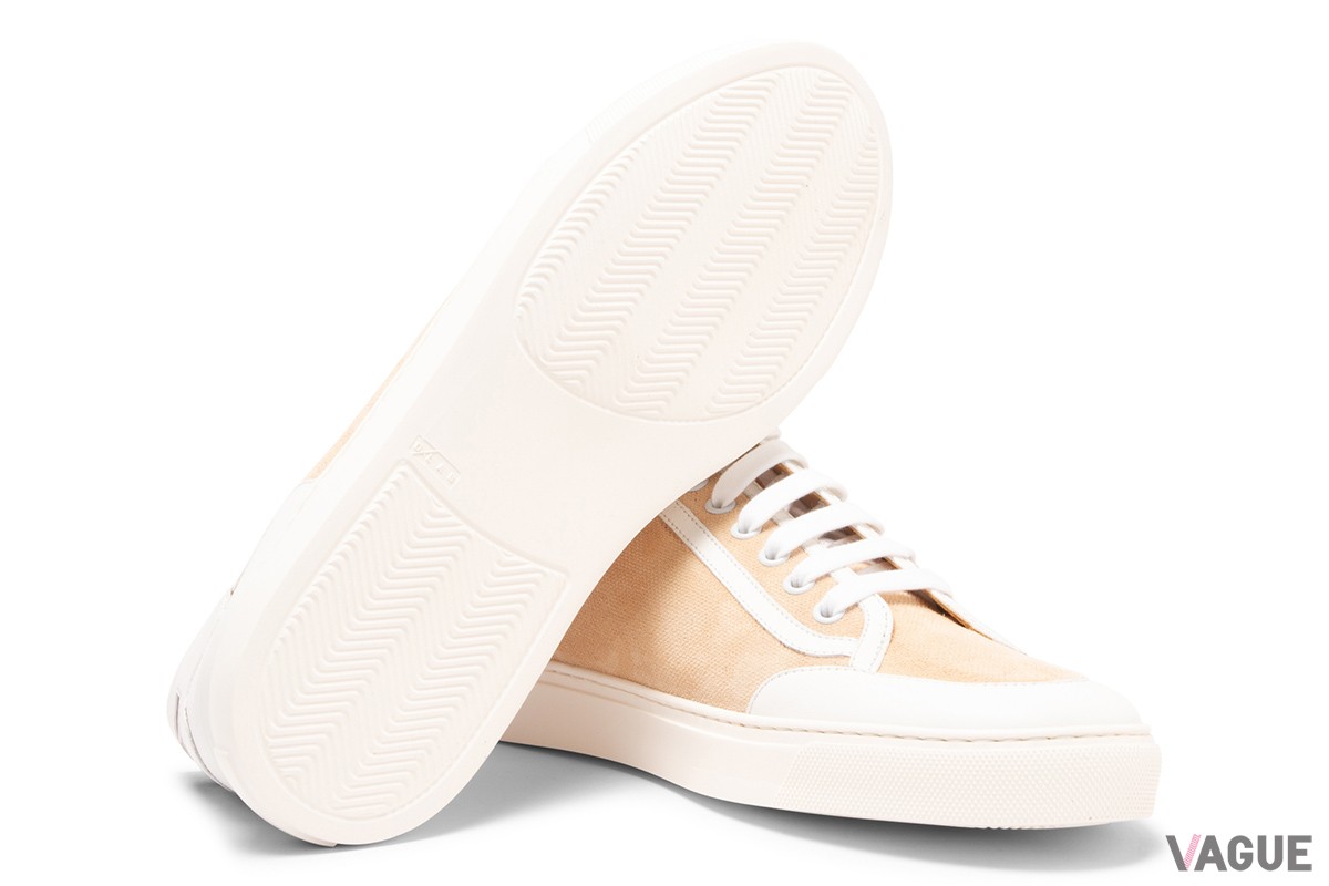 「Men’s Canvas Suede Calf Sneakers」ベージュ。ベージュはメンズ、ウィメンズ共通して展開する。
