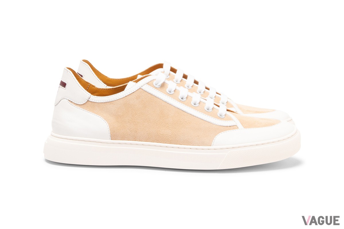 「Men’s Canvas Suede Calf Sneakers」ベージュ。ベージュはメンズ、ウィメンズ共通して展開する。
