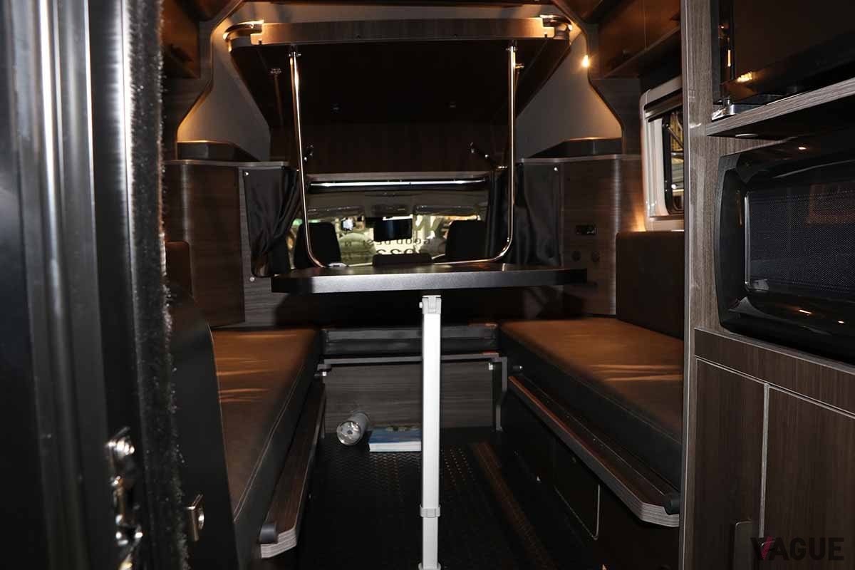 トヨタ・ハイラックスベースのキャブコン、ダイレクトカーズの「BR75-G」
