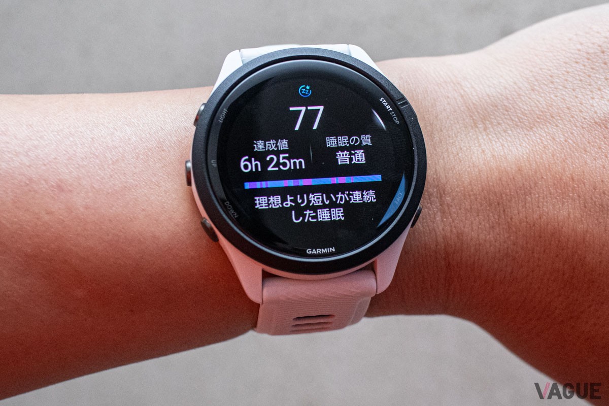 バッテリーはスマートウォッチモードで約13日間。睡眠中を含む1日の心身状態全てを計測＆記録が可能に。常日頃から身につけることで精度がUP。睡眠の質を細かく分析できます