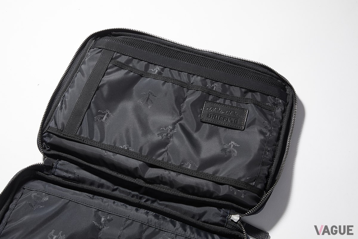 どのモデルにもコラボならではの「ゴールデン フリース」のシンボルマークとレザープレートがあしらわれる。