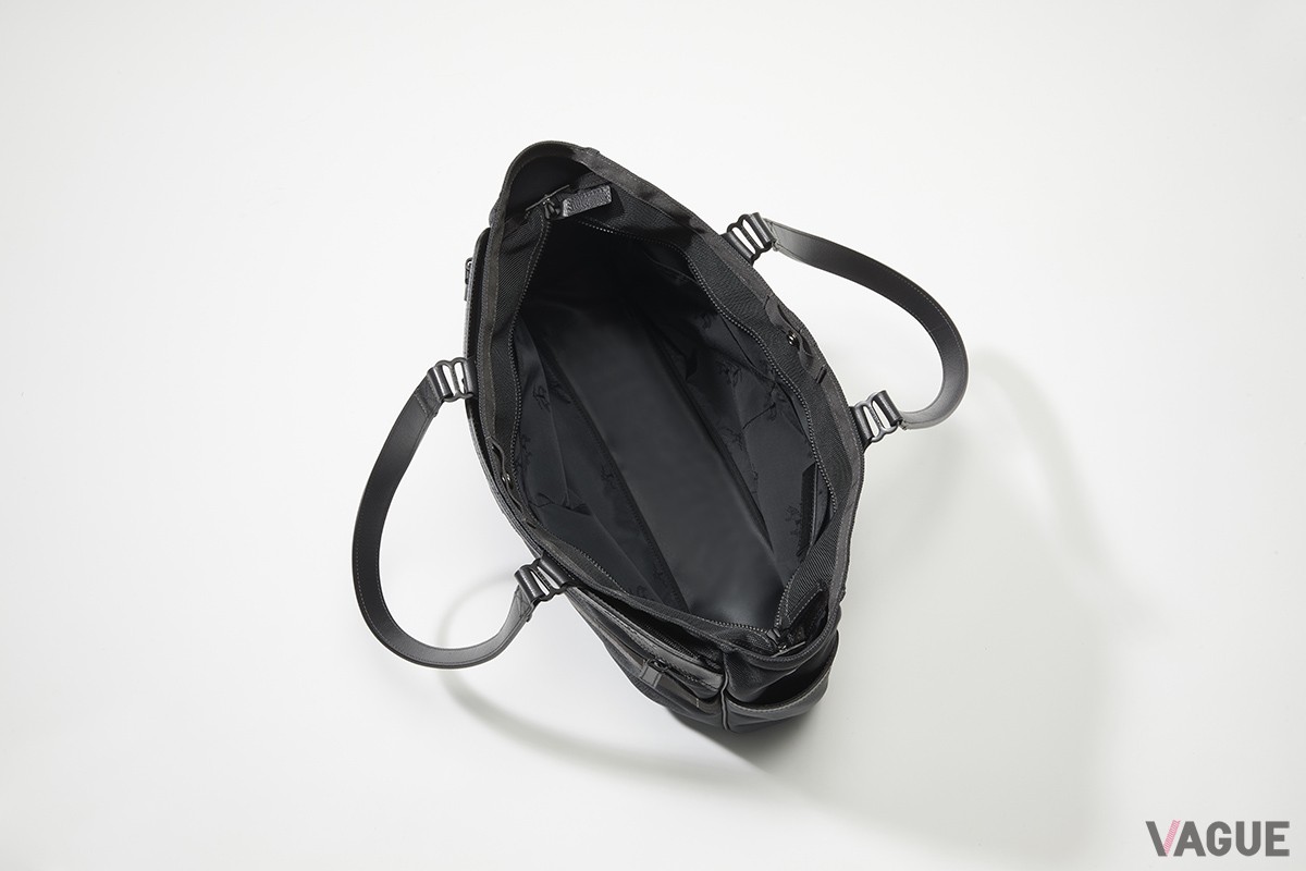 12cmという底マチの広さも使いやすい。