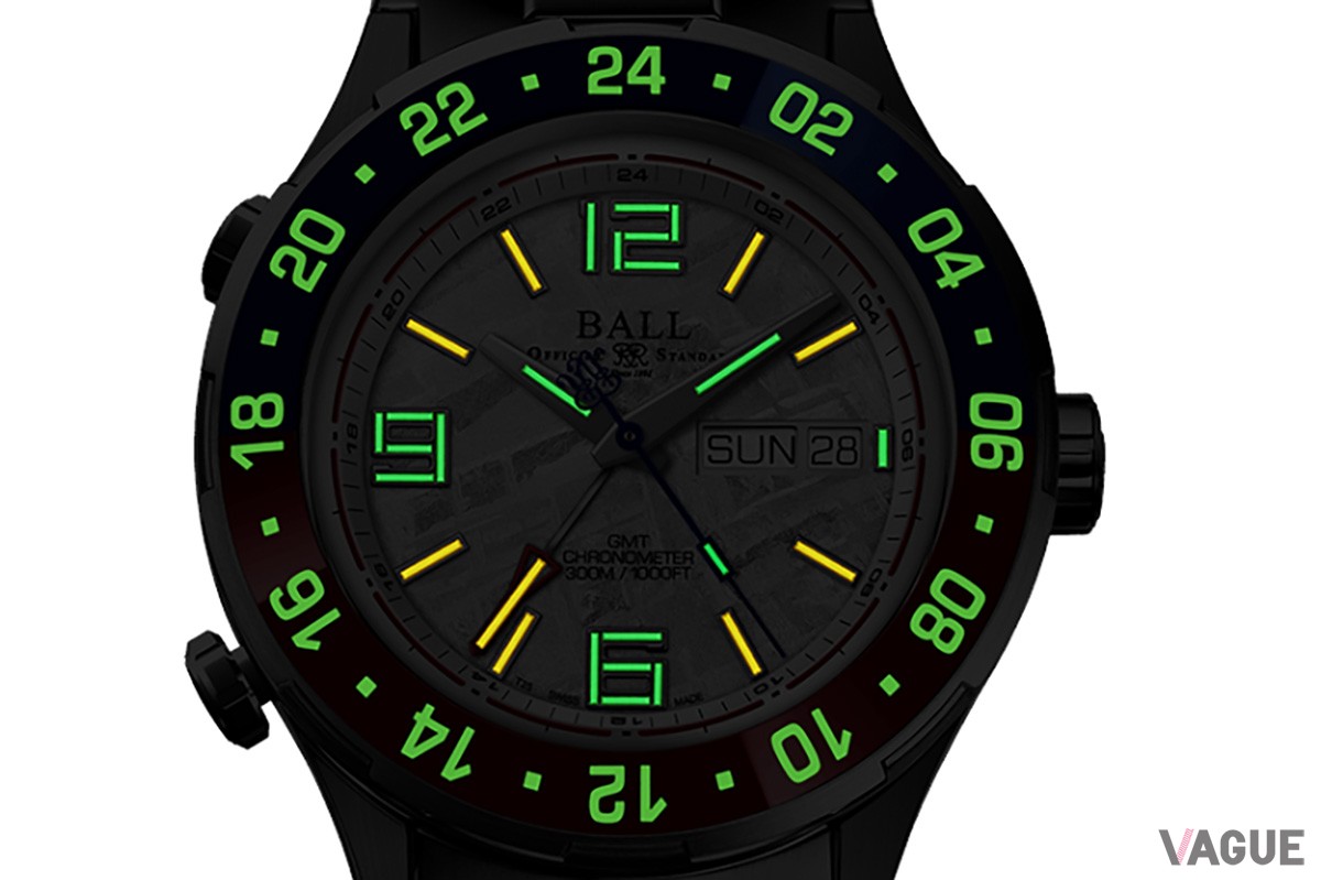 自発光マイクロ・ガスライトにより暗所でも確実な視認性。