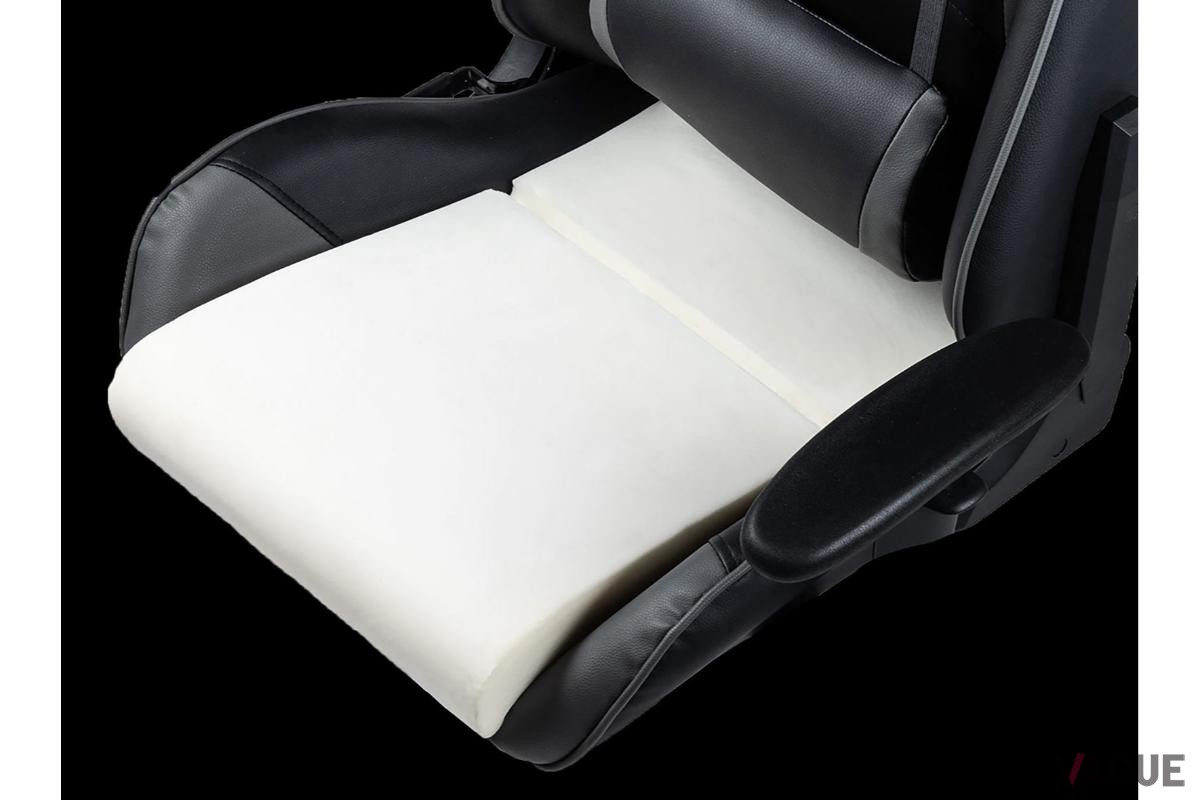 座面にはへたりにくいモールドウレタンを採用