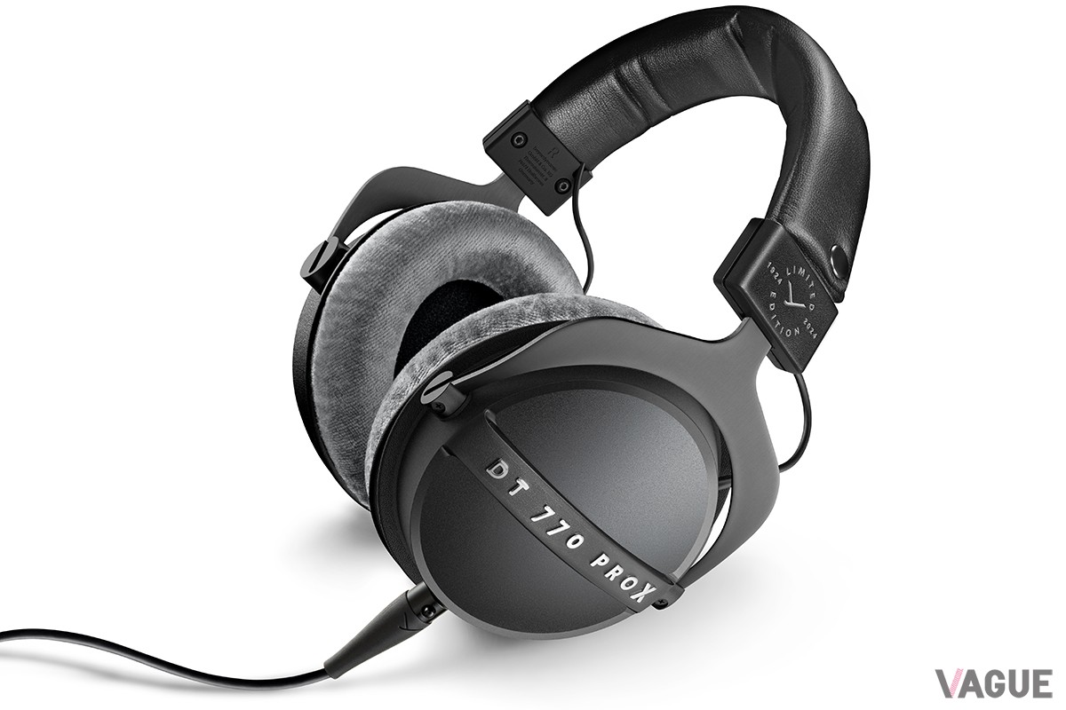 頭部に優しくフィットするヘッドバンドと、快適なベロアのイヤパッド