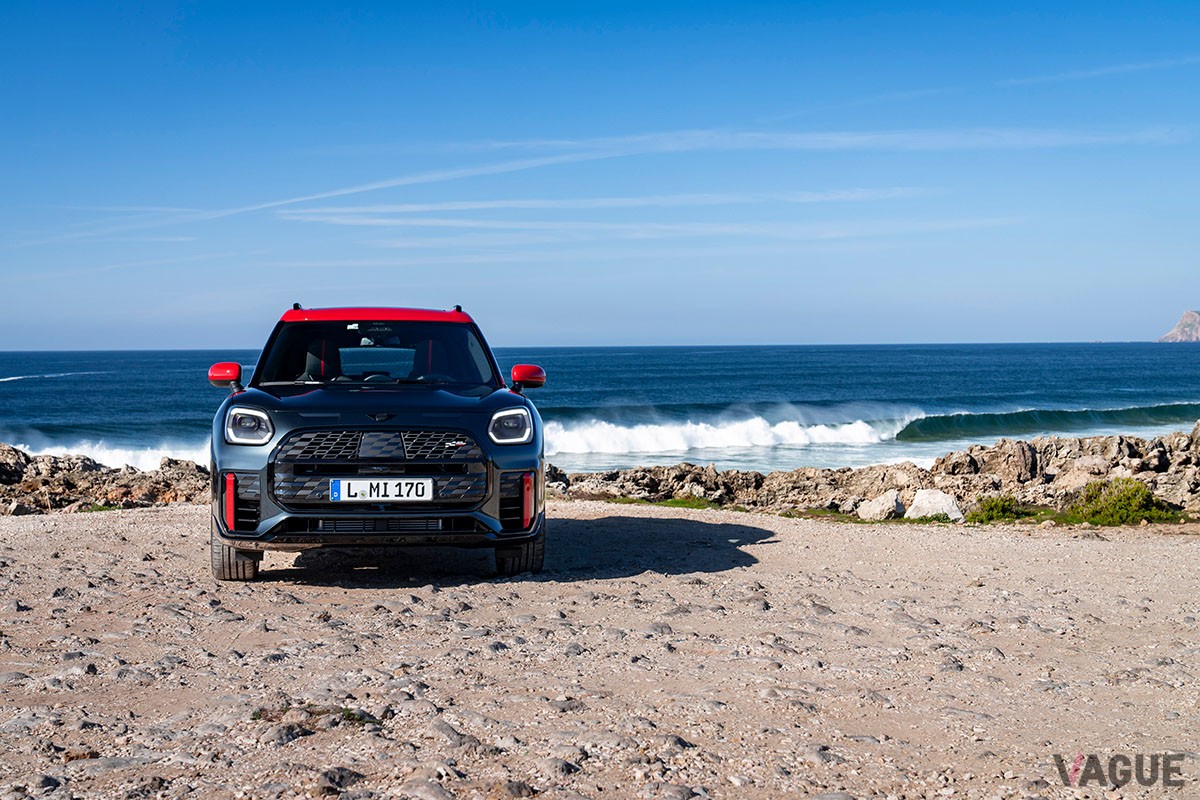 アクセル操作に即応するレスポンスのよさなど、俊敏な走りに思わず気分が弾む新型「ミニ・ジョンクーパーワークス カントリーマンALL4」