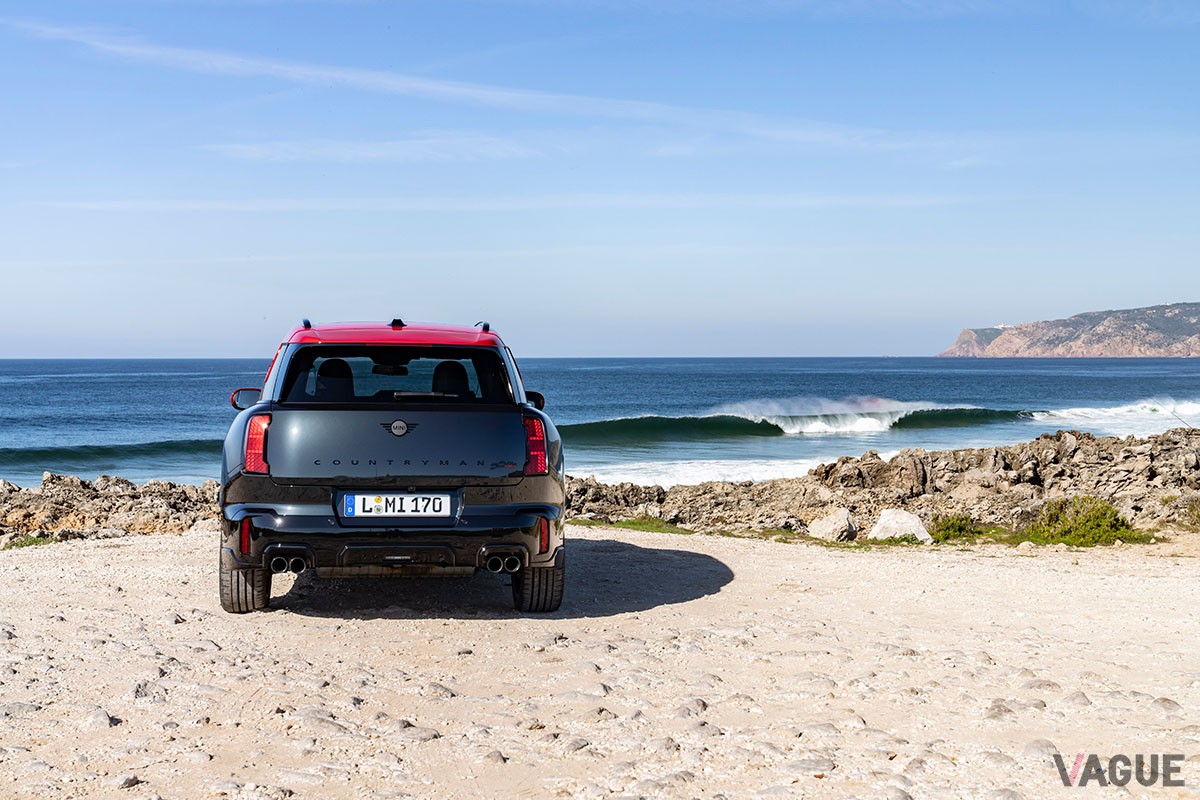 アクセル操作に即応するレスポンスのよさなど、俊敏な走りに思わず気分が弾む新型「ミニ・ジョンクーパーワークス カントリーマンALL4」