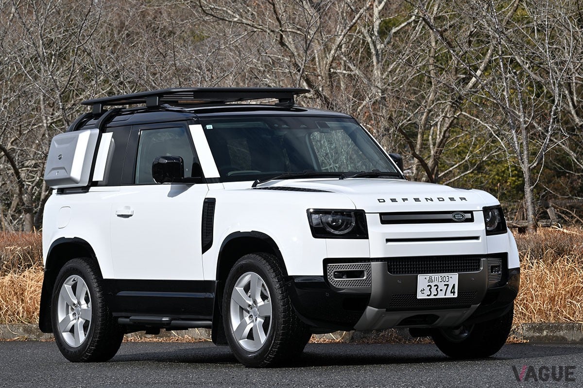 実用性の高い5ドアモデル「110」にはない、独特の魅力を備えた3ドア・ショート仕様のランドローバー「ディフェンダー90」