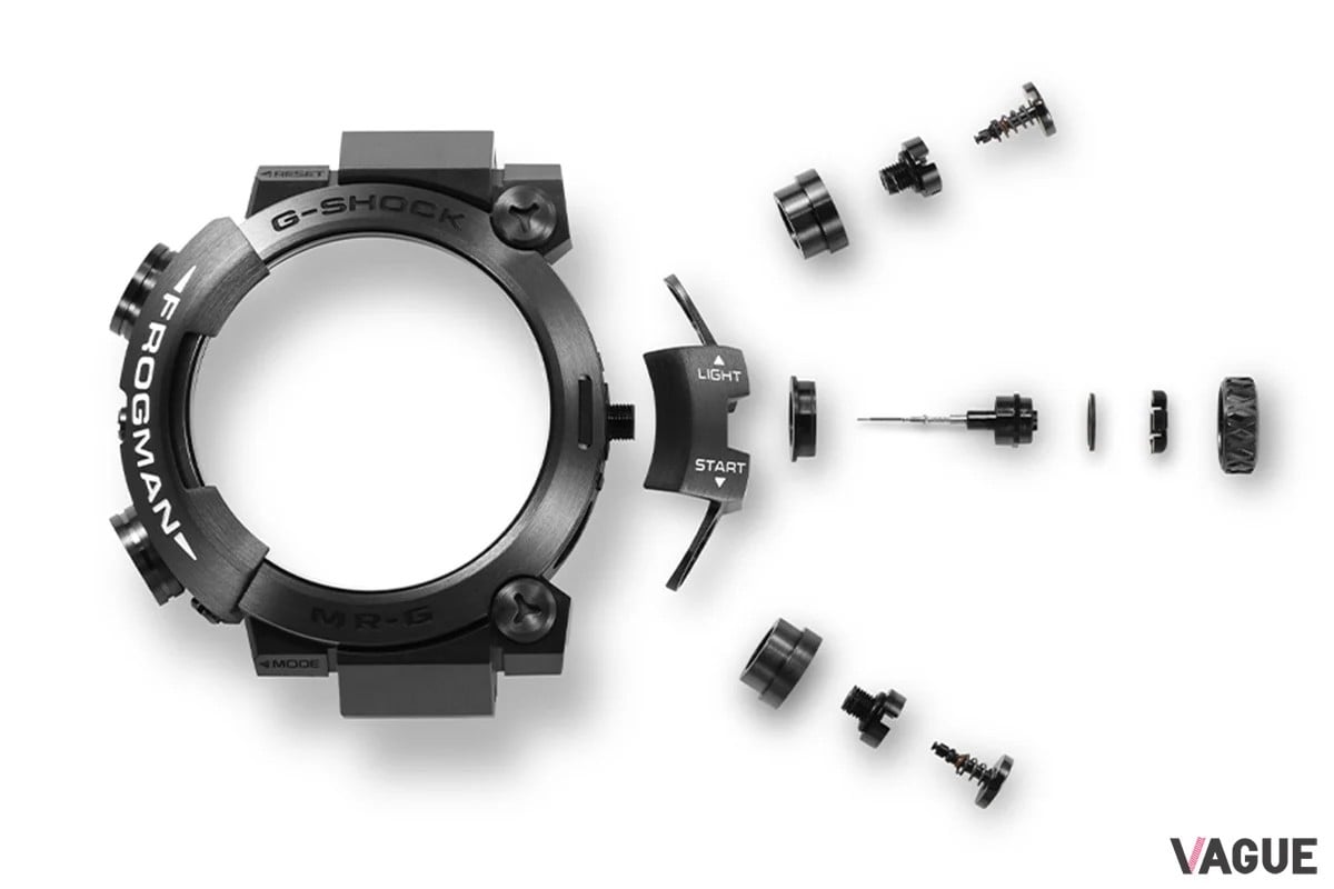 りゅうずやボタン部に耐水性の高いフッ素ラバー素材の保護パーツを組み込むことで、モジュールへの衝撃を緩和する仕組みを採用