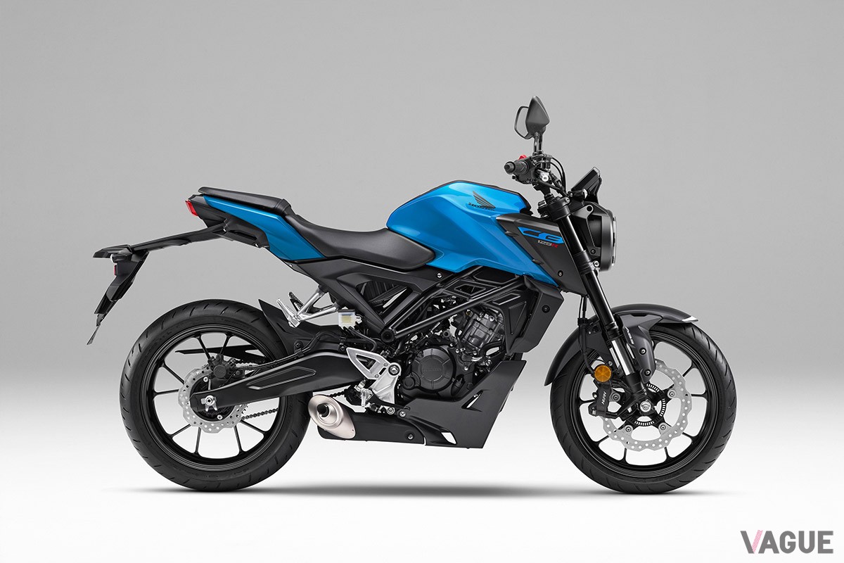 ホンダから“原付二種”のスポーツネイキッド「CB125R」の2024年モデルが登場。新色キャンディーカリビアンブルーシーや5インチのカラーTFT液晶メーターなどを新設定