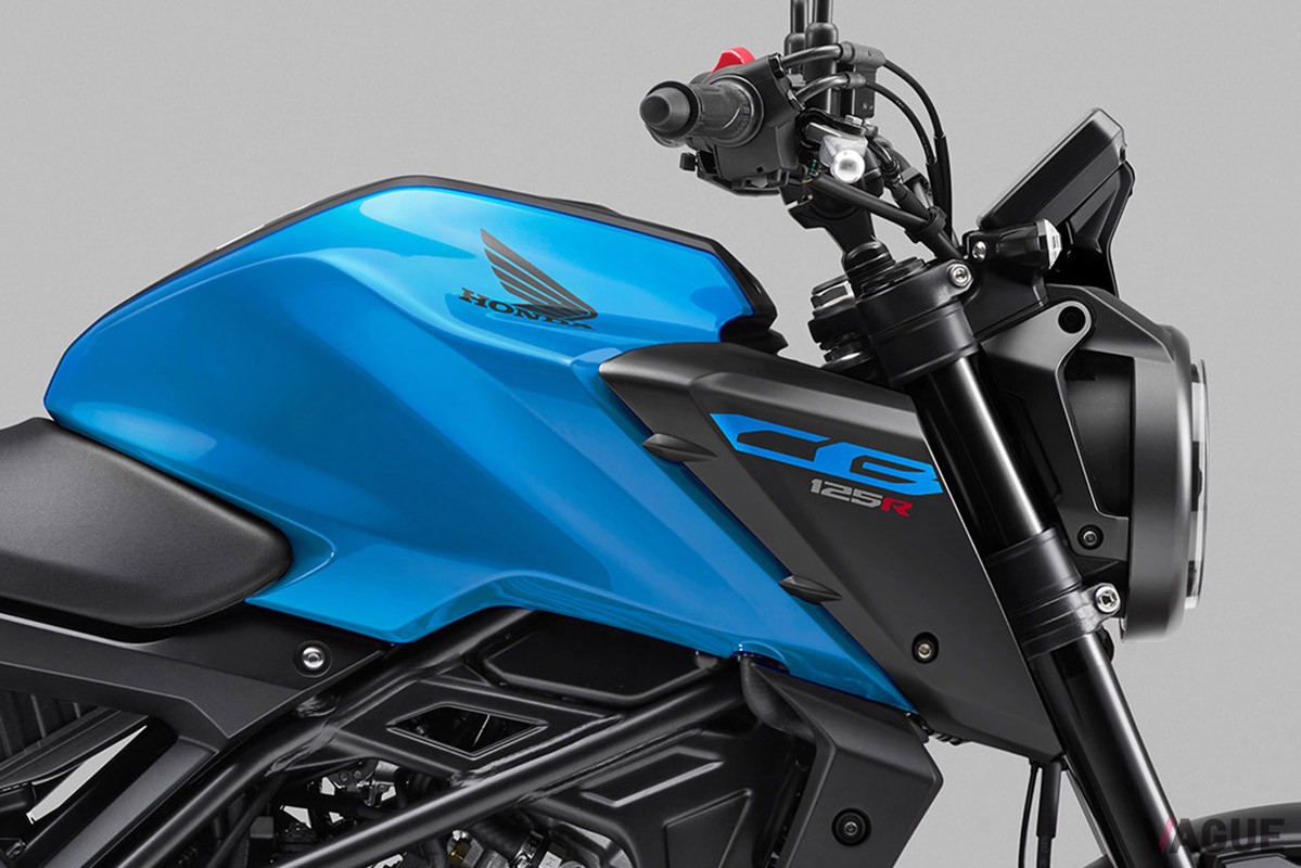 ホンダから“原付二種”のスポーツネイキッド「CB125R」の2024年モデルが登場。新色キャンディーカリビアンブルーシーや5インチのカラーTFT液晶メーターなどを新設定