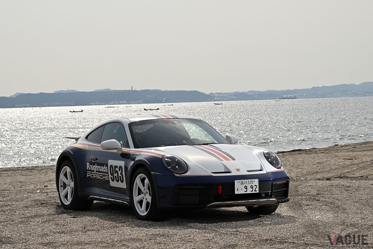 50mmアップした車高やオールテレーンタイヤ、車体下部のプロテクションなどにより、911シリーズの新たな可能性を示したポルシェ「911ダカール」
