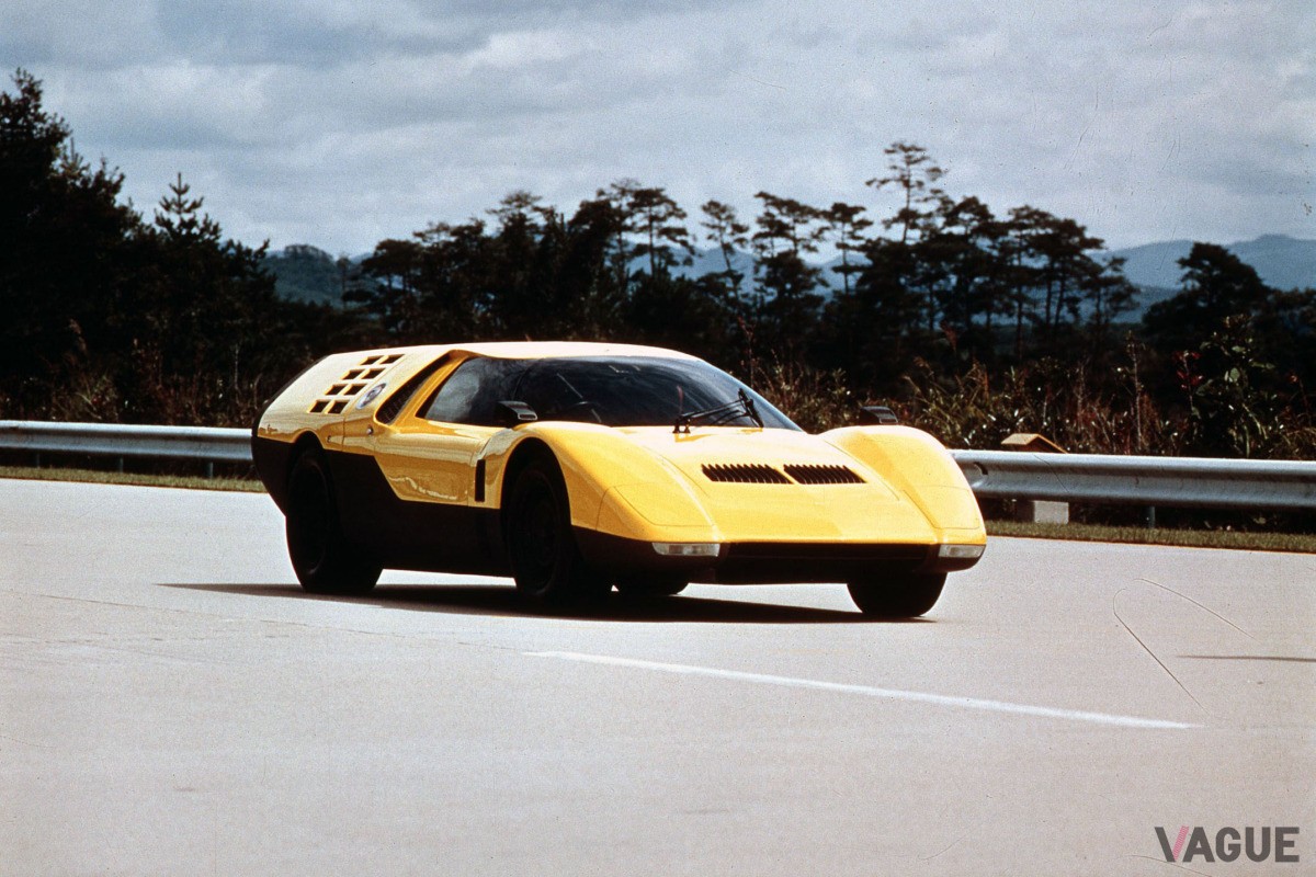 マツダが1970年の東京モーターショーに出展した、ロータリーエンジン搭載のミッドシップ・スーパーカー「RX500」