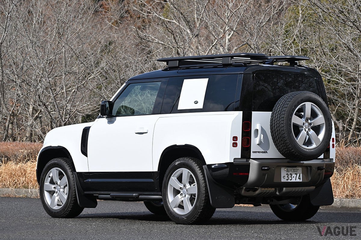 実用性の高い5ドアモデル「110」にはない、独特の魅力を備えた3ドア・ショート仕様のランドローバー「ディフェンダー90」