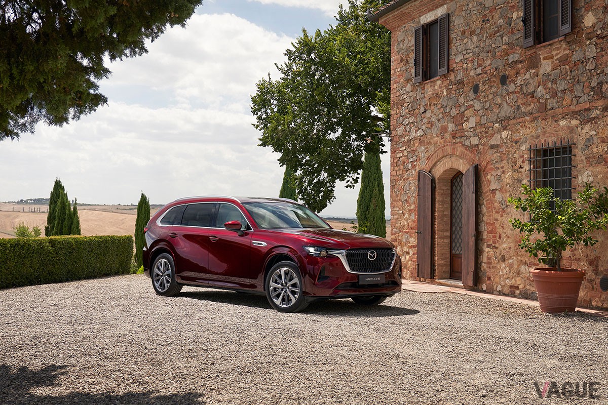 欧州マツダが世界初公開した3列シートを備えた新型クロスオーバーSUV「CX-80」