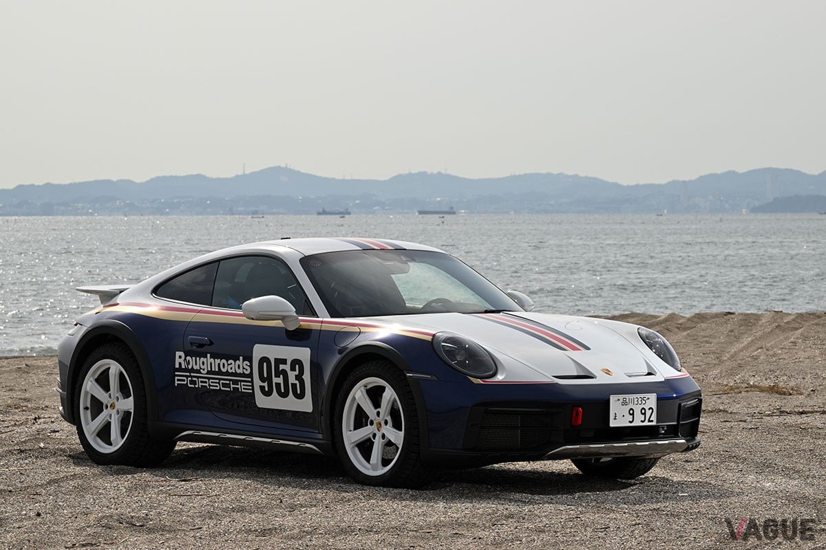 50mmアップした車高やオールテレーンタイヤ、車体下部のプロテクションなどにより、911シリーズの新たな可能性を示したポルシェ「911ダカール」