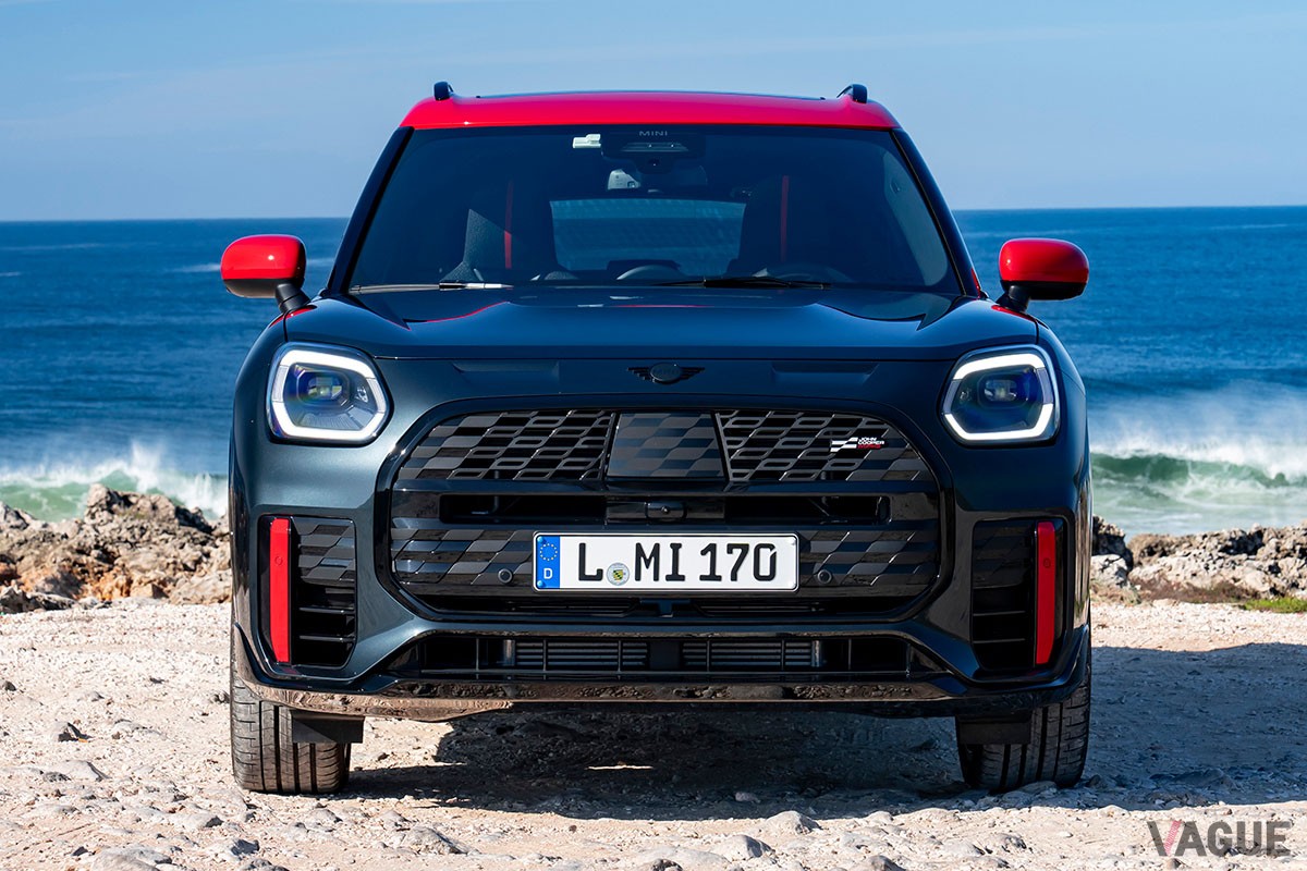 アクセル操作に即応するレスポンスのよさなど、俊敏な走りに思わず気分が弾む新型「ミニ・ジョンクーパーワークス カントリーマンALL4」