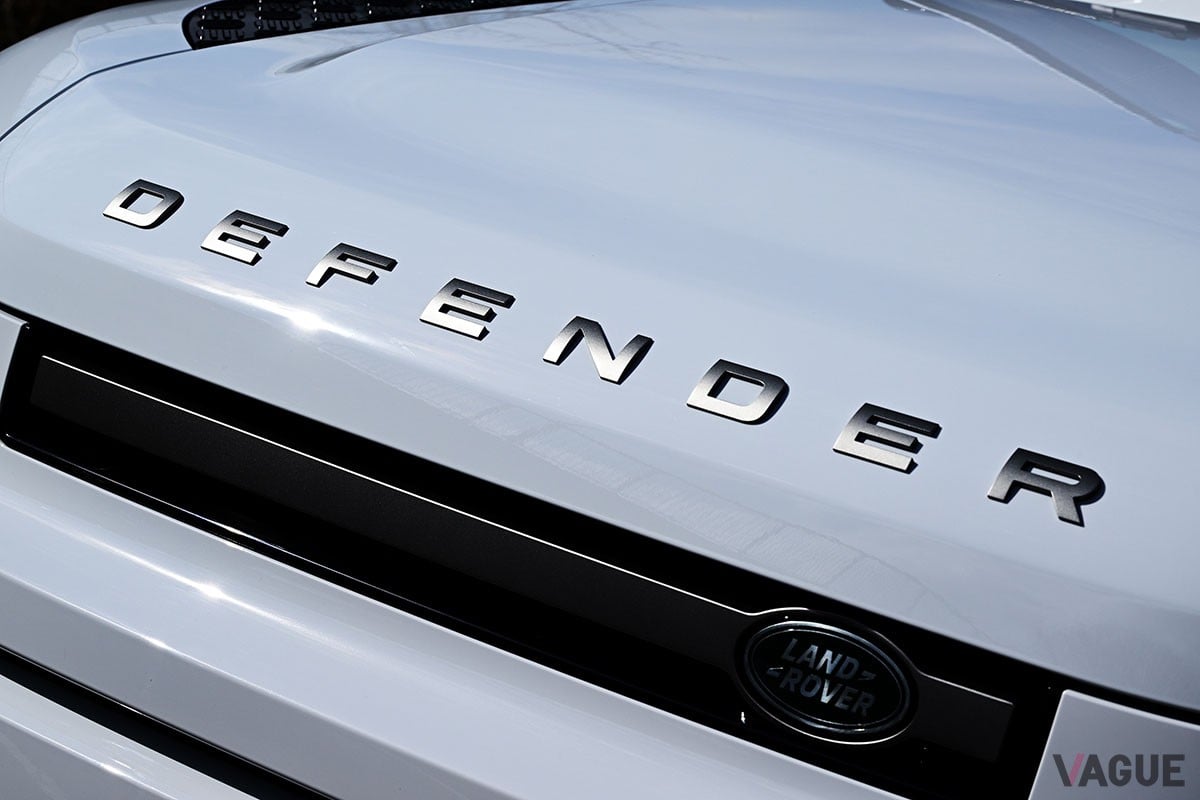 実用性の高い5ドアモデル「110」にはない、独特の魅力を備えた3ドア・ショート仕様のランドローバー「ディフェンダー90」