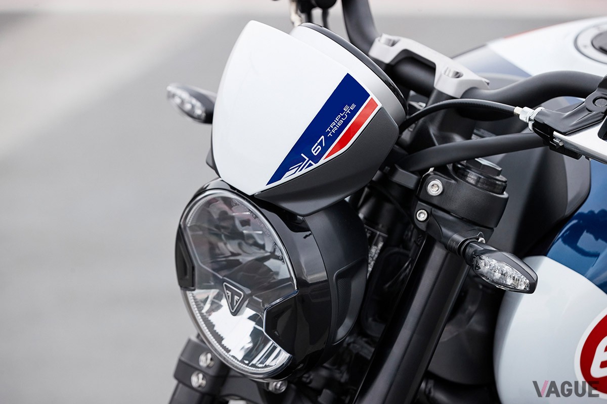 トライアンフ「トライデント トリプル トリビュート スペシャルエディション」は、名車「スリッパリーサム」にインスパイアされた特別仕様車