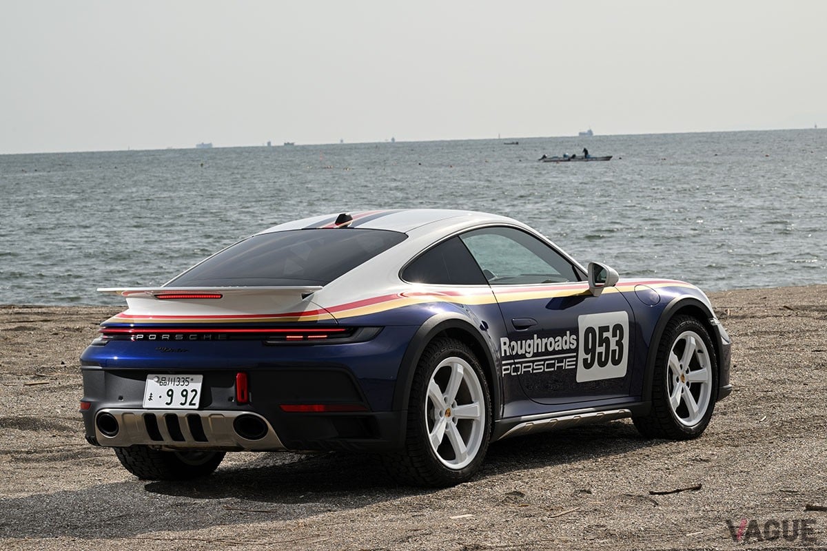 50mmアップした車高やオールテレーンタイヤ、車体下部のプロテクションなどにより、911シリーズの新たな可能性を示したポルシェ「911ダカール」