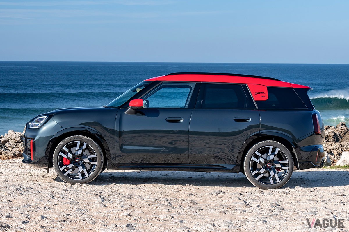 アクセル操作に即応するレスポンスのよさなど、俊敏な走りに思わず気分が弾む新型「ミニ・ジョンクーパーワークス カントリーマンALL4」