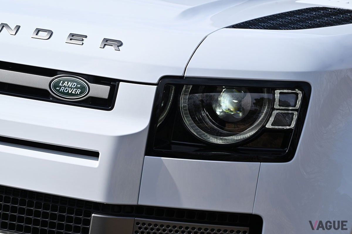 実用性の高い5ドアモデル「110」にはない、独特の魅力を備えた3ドア・ショート仕様のランドローバー「ディフェンダー90」