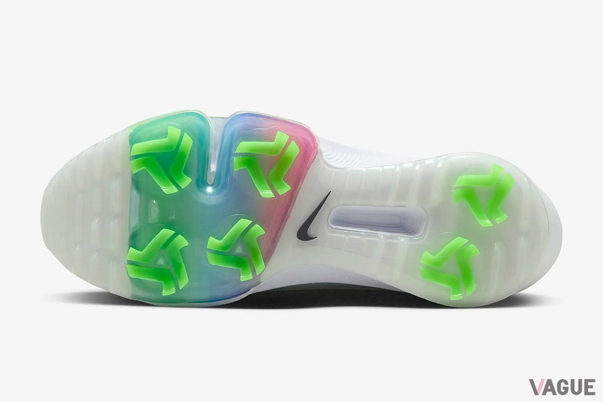 前作に比べてスパイクの数が増え、ミッドフォームやAir Zoomユニットも改良するなど、各部がアップデートされた「ナイキ インフィニティ ツアー BOA 2」