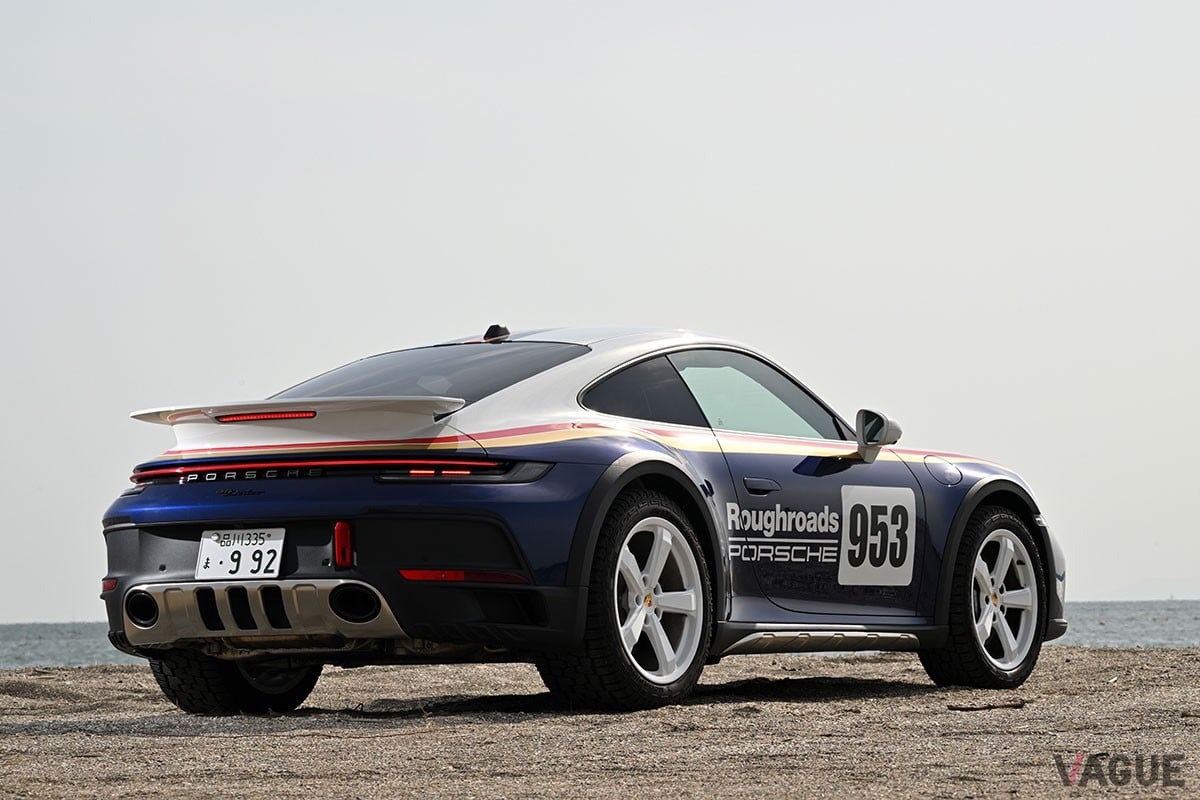 50mmアップした車高やオールテレーンタイヤ、車体下部のプロテクションなどにより、911シリーズの新たな可能性を示したポルシェ「911ダカール」
