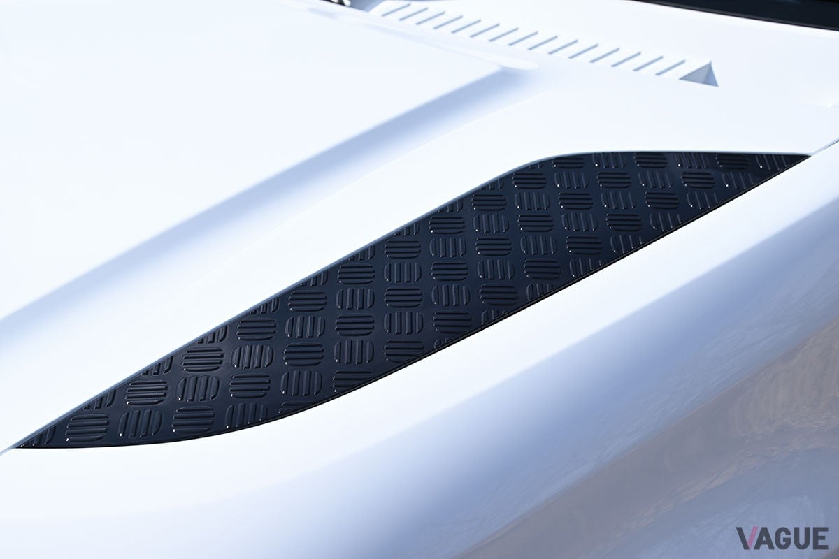 実用性の高い5ドアモデル「110」にはない、独特の魅力を備えた3ドア・ショート仕様のランドローバー「ディフェンダー90」