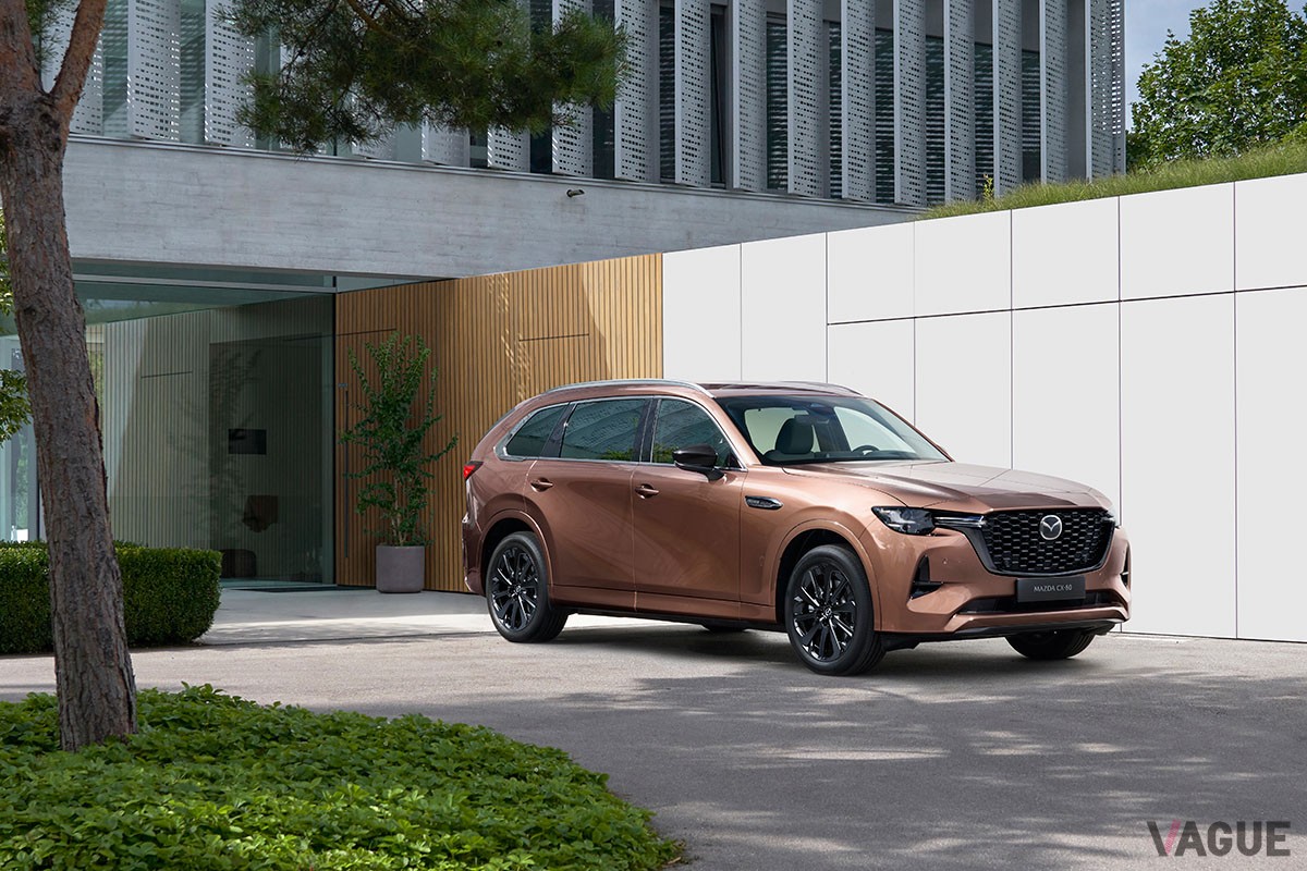 欧州マツダが世界初公開した3列シートを備えた新型クロスオーバーSUV「CX-80」