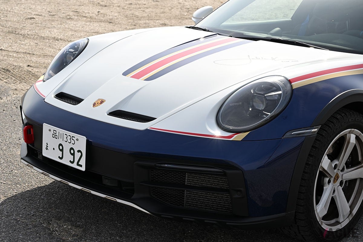 50mmアップした車高やオールテレーンタイヤ、車体下部のプロテクションなどにより、911シリーズの新たな可能性を示したポルシェ「911ダカール」