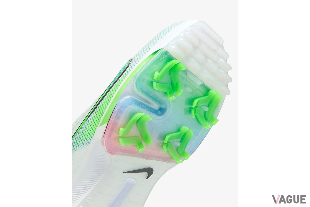 前作に比べてスパイクの数が増え、ミッドフォームやAir Zoomユニットも改良するなど、各部がアップデートされた「ナイキ インフィニティ ツアー BOA 2」