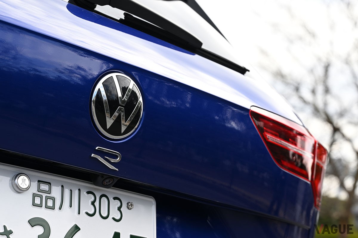 人気低迷中のワゴンながら、スポーツカー顔負けの走りとサルーン級の快適性、そして抜群の使い勝手で人気を得ているVW「ゴルフRヴァリアント」