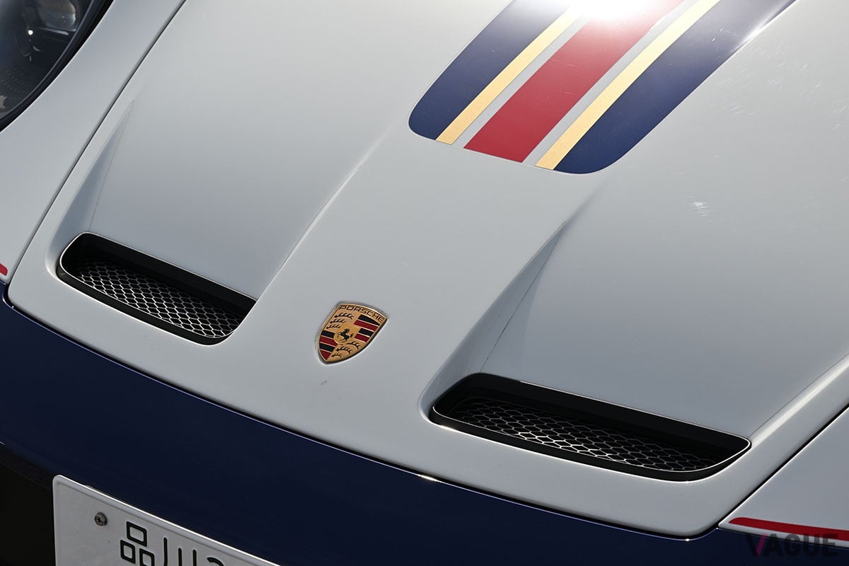 50mmアップした車高やオールテレーンタイヤ、車体下部のプロテクションなどにより、911シリーズの新たな可能性を示したポルシェ「911ダカール」