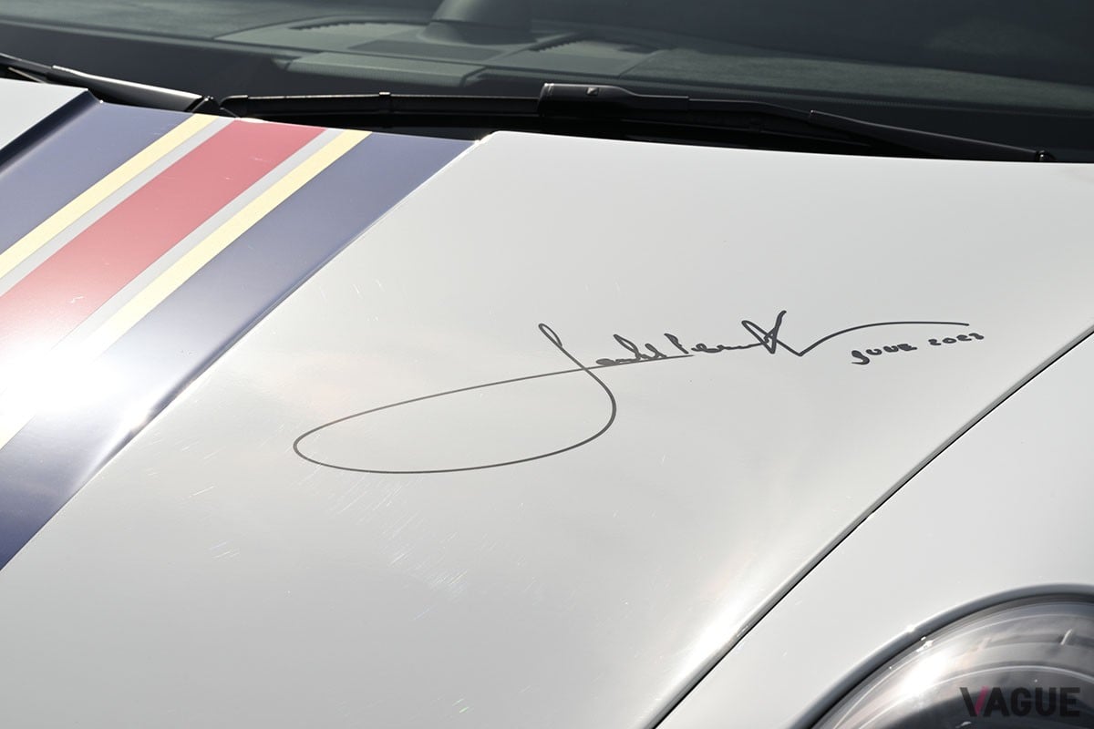 50mmアップした車高やオールテレーンタイヤ、車体下部のプロテクションなどにより、911シリーズの新たな可能性を示したポルシェ「911ダカール」