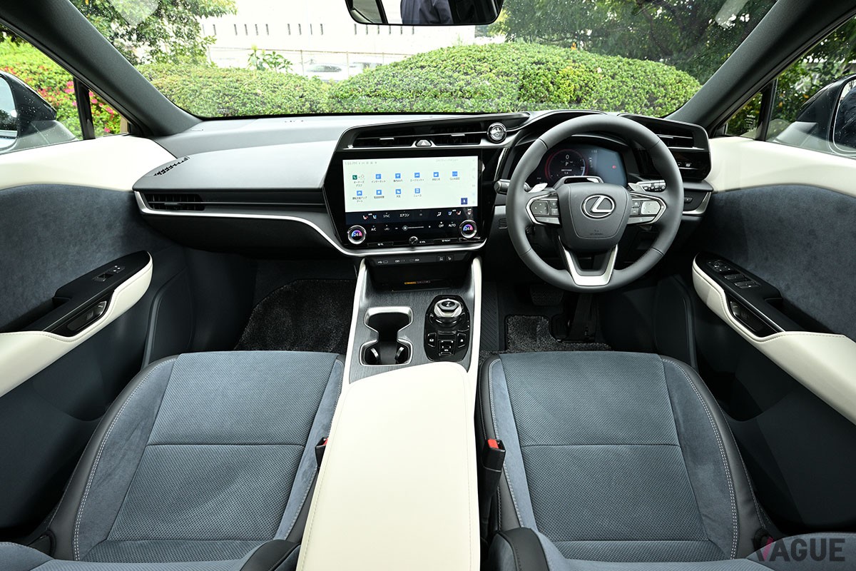軽さによる軽快な走りや長い航続距離など、上級モデルにはない独自の魅力を獲得したレクサス「RZ」のエントリー仕様「RZ300e」