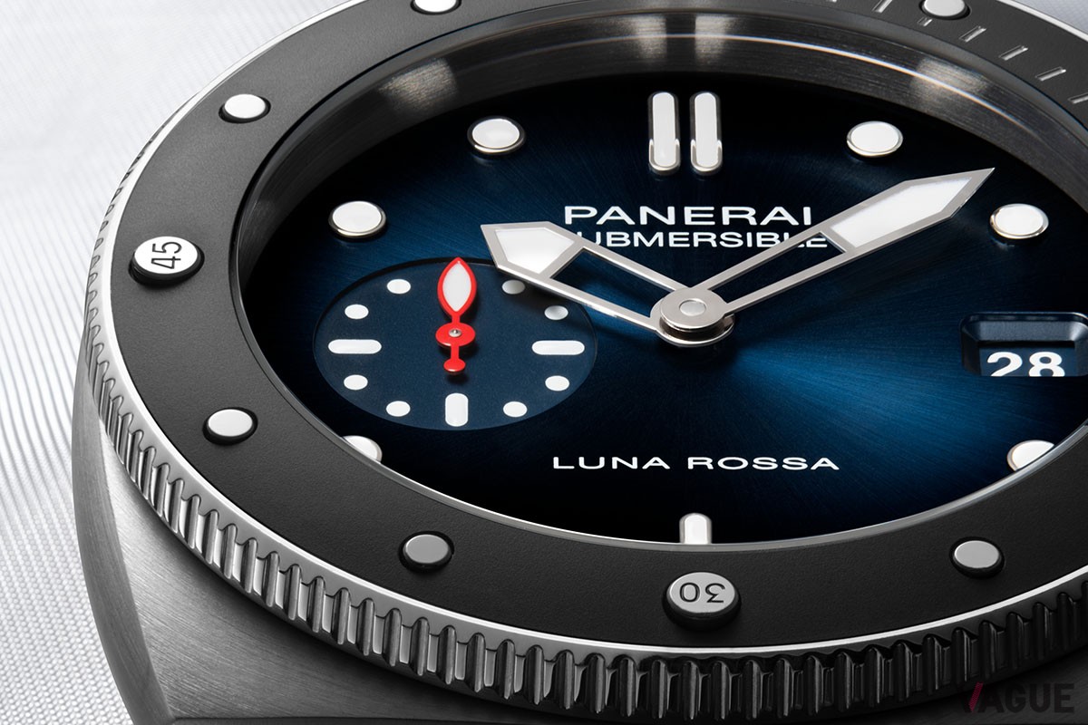 ルナ・ロッサ艇にも使われるチタンの採用と、ベゼルをさらに保護するセラミックディスクにより、極限環境でも頼もしい堅牢性を誇る