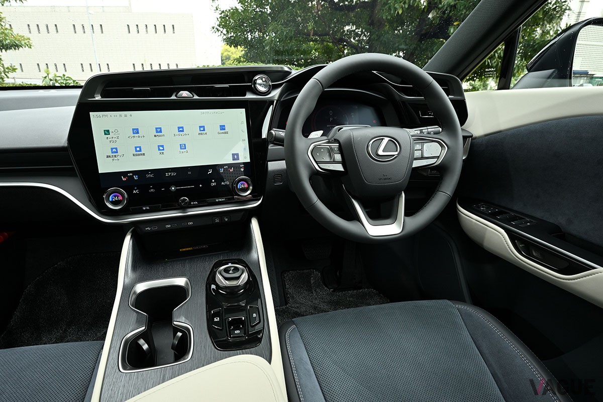 軽さによる軽快な走りや長い航続距離など、上級モデルにはない独自の魅力を獲得したレクサス「RZ」のエントリー仕様「RZ300e」