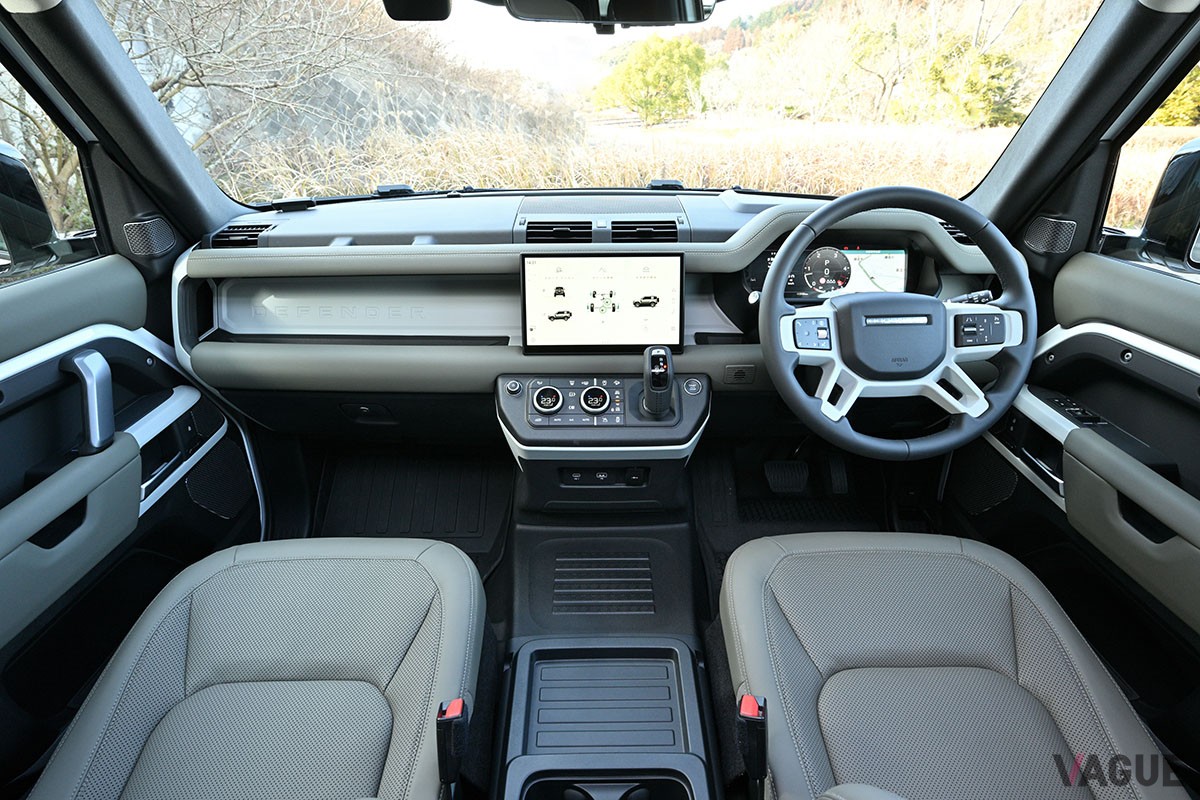 実用性の高い5ドアモデル「110」にはない、独特の魅力を備えた3ドア・ショート仕様のランドローバー「ディフェンダー90」