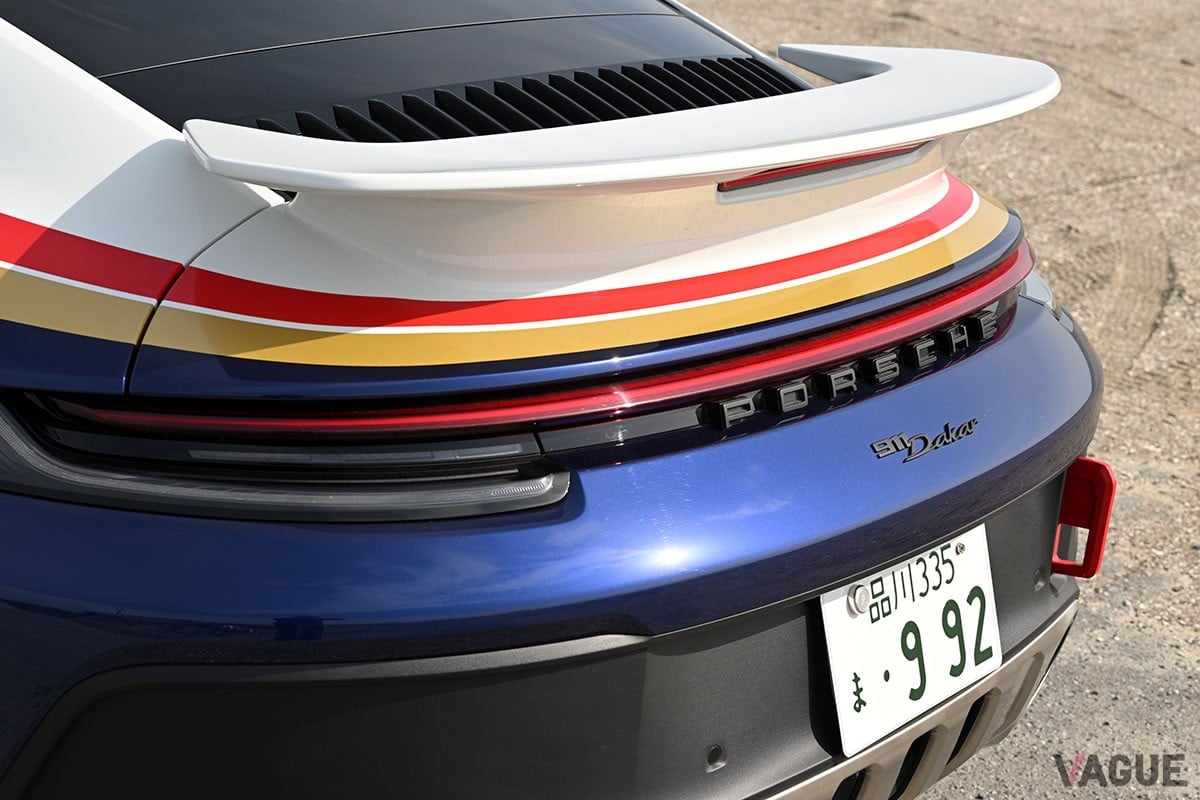 50mmアップした車高やオールテレーンタイヤ、車体下部のプロテクションなどにより、911シリーズの新たな可能性を示したポルシェ「911ダカール」