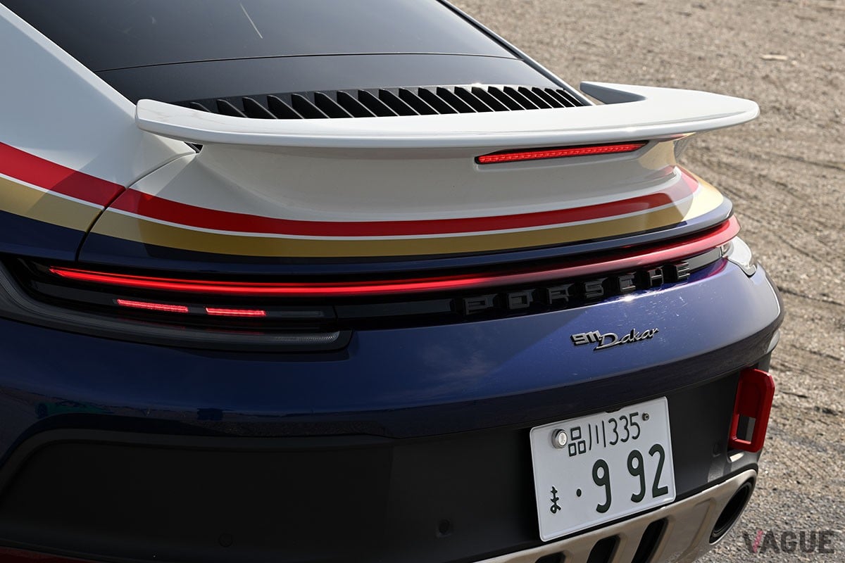 50mmアップした車高やオールテレーンタイヤ、車体下部のプロテクションなどにより、911シリーズの新たな可能性を示したポルシェ「911ダカール」