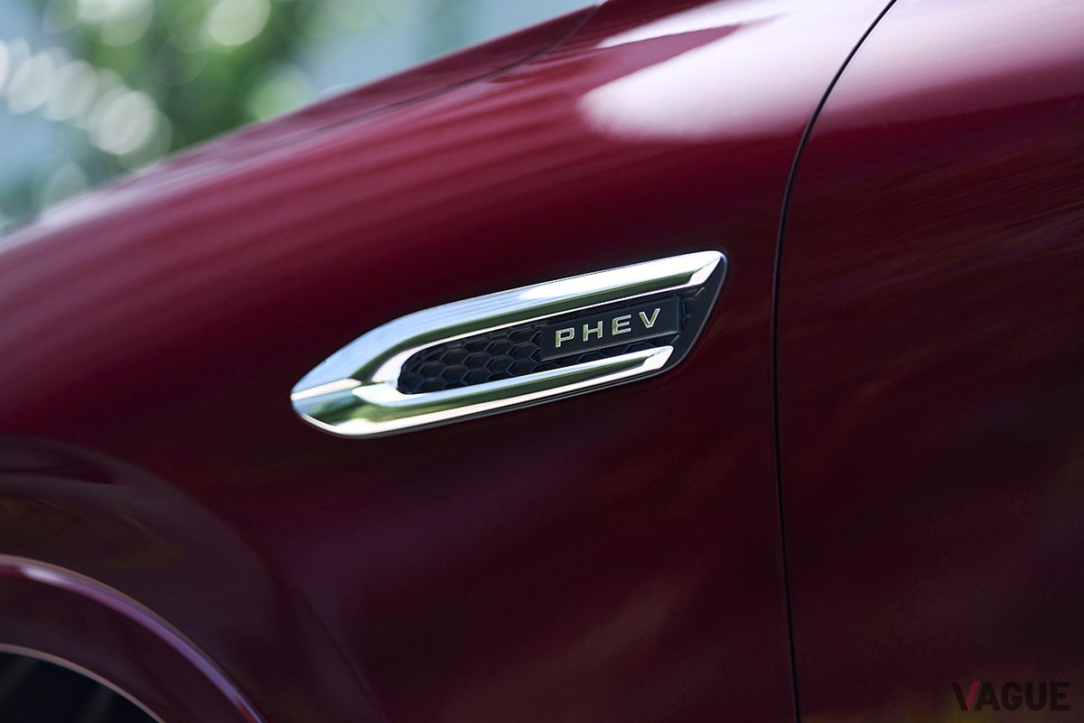 欧州マツダが世界初公開した3列シートを備えた新型クロスオーバーSUV「CX-80」