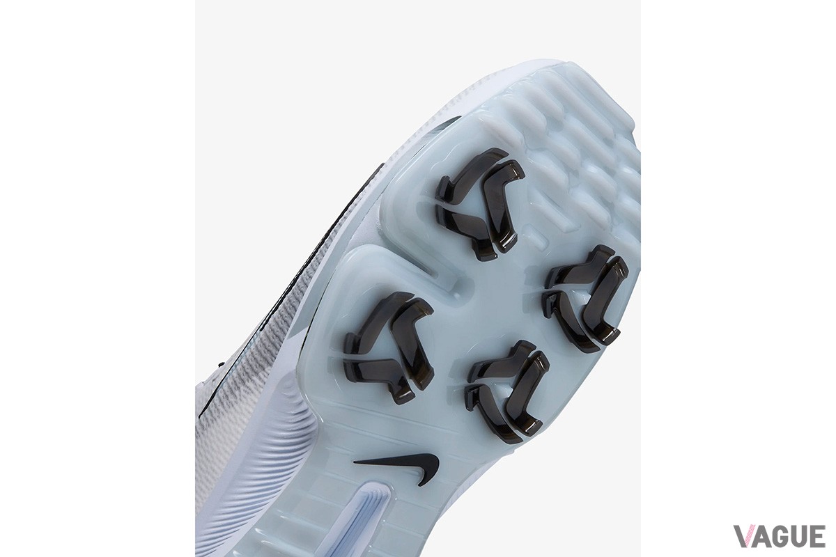 前作に比べてスパイクの数が増え、ミッドフォームやAir Zoomユニットも改良するなど、各部がアップデートされた「ナイキ インフィニティ ツアー BOA 2」