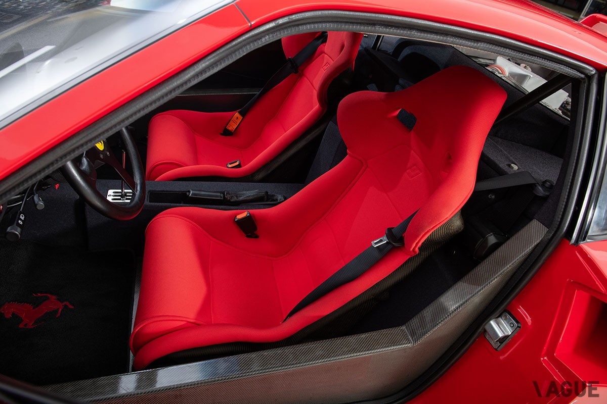 2024年5月に開催されるオークションに登場するフェラーリ「F40」のインテリア Darin Schnabel ©2024 Courtesy of RM Sotheby's