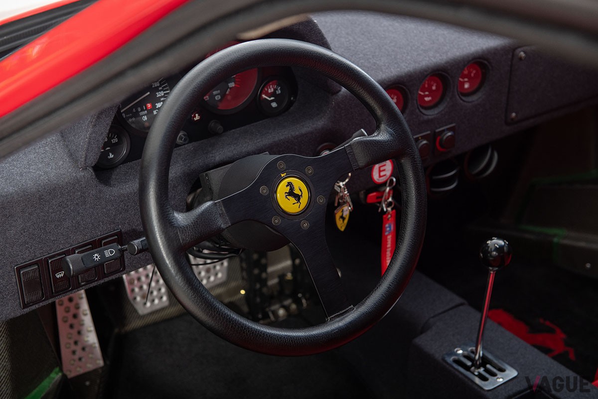 2024年5月に開催されるオークションに登場するフェラーリ「F40」のインテリア Darin Schnabel ©2024 Courtesy of RM Sotheby's