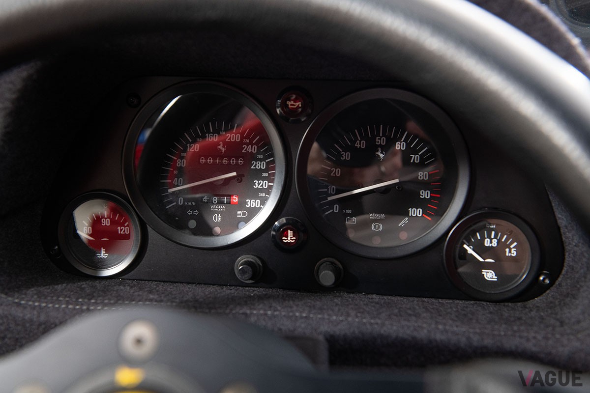 2024年5月に開催されるオークションに登場するフェラーリ「F40」のインテリア Darin Schnabel ©2024 Courtesy of RM Sotheby's